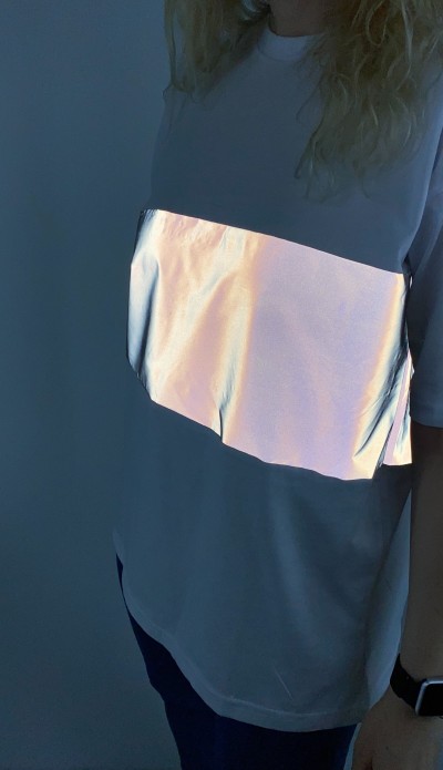 Reflektör detaylı beyaz t-shirt