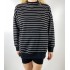 Beyaz çizgili siyah sweatshirt