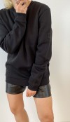 Black basic sweatshirt