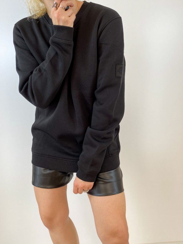 Black basic sweatshirt