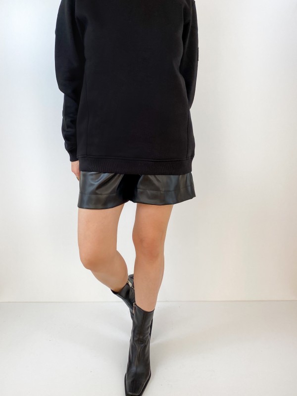 Black basic sweatshirt