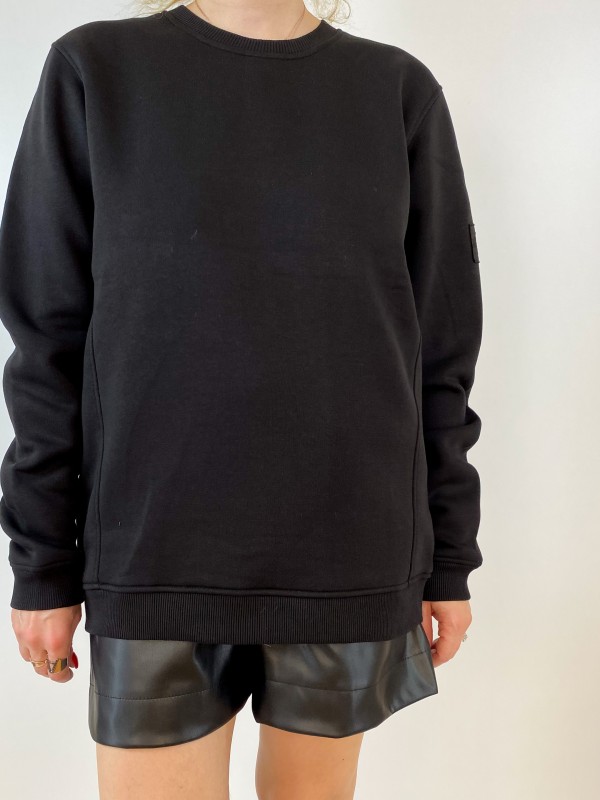 Black basic sweatshirt