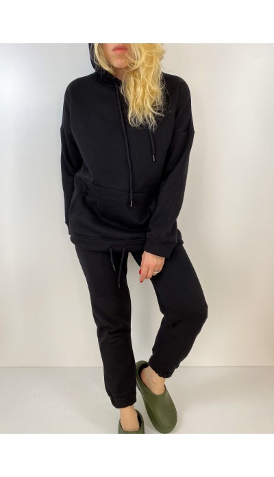 Siyah kapşonlu eşofman takım