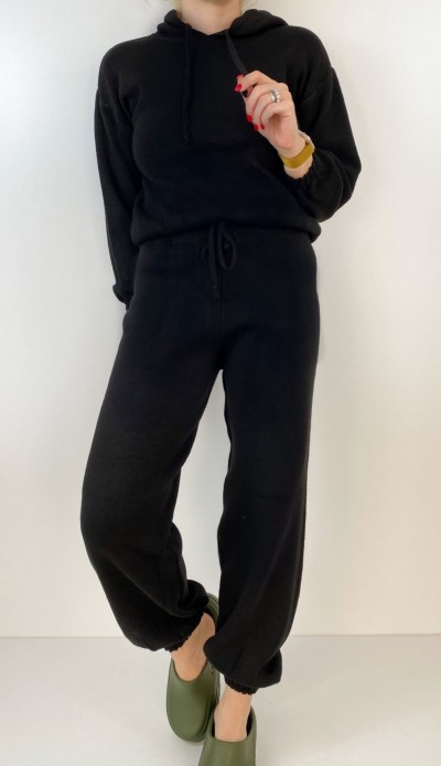 Black knit sweatshirt pants set