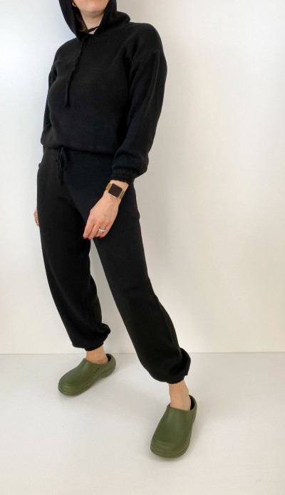 Black knit sweatshirt pants set