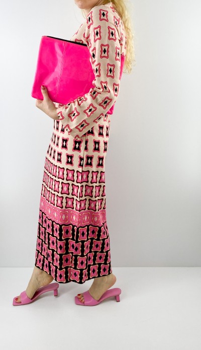 Geometrik desen keten yırtmaçlı elbise