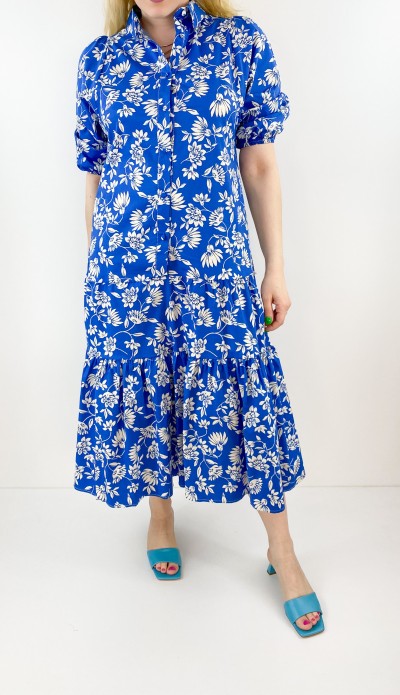 Mavi üstü beyaz çiçek desenli elbise 