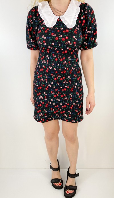 Yaka detaylı çiçekli elbise