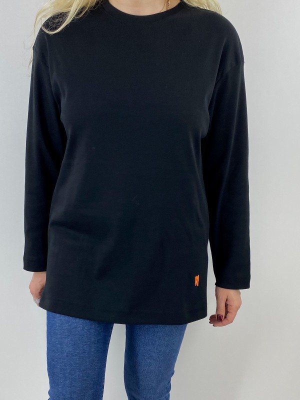 Black long sleeve t-shirt