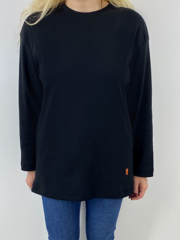 Black long sleeve t-shirt