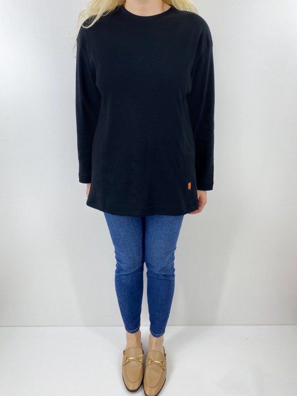 Black long sleeve t-shirt