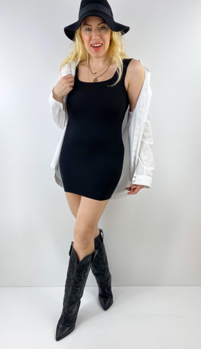 Siyah kalın askılı mini triko elbise