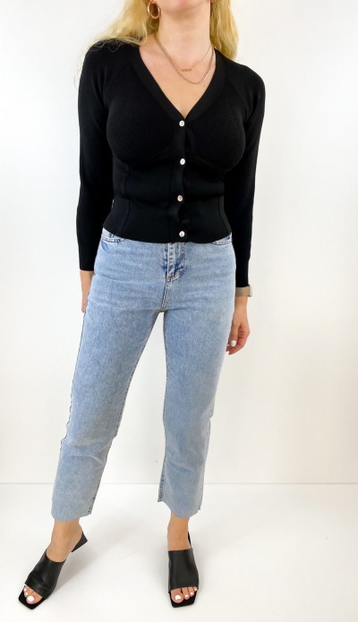 Siyah korse etkisi yaratan hırka