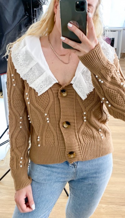 Yaka detaylı inci işlemeli hırka