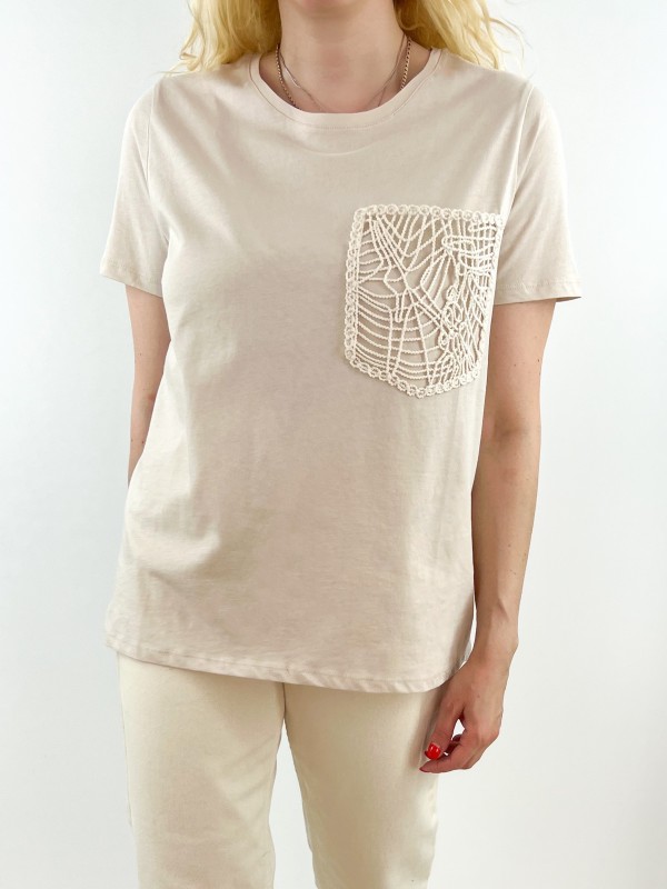 Pocket detailed creme color t-shirt
