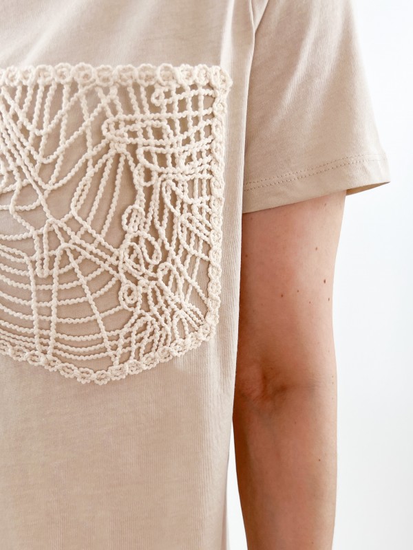 Pocket detailed creme color t-shirt