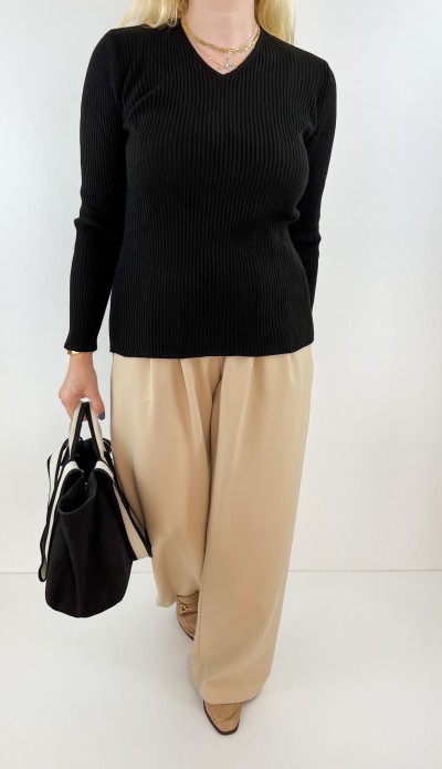 Siyah fitilli V yaka kazak